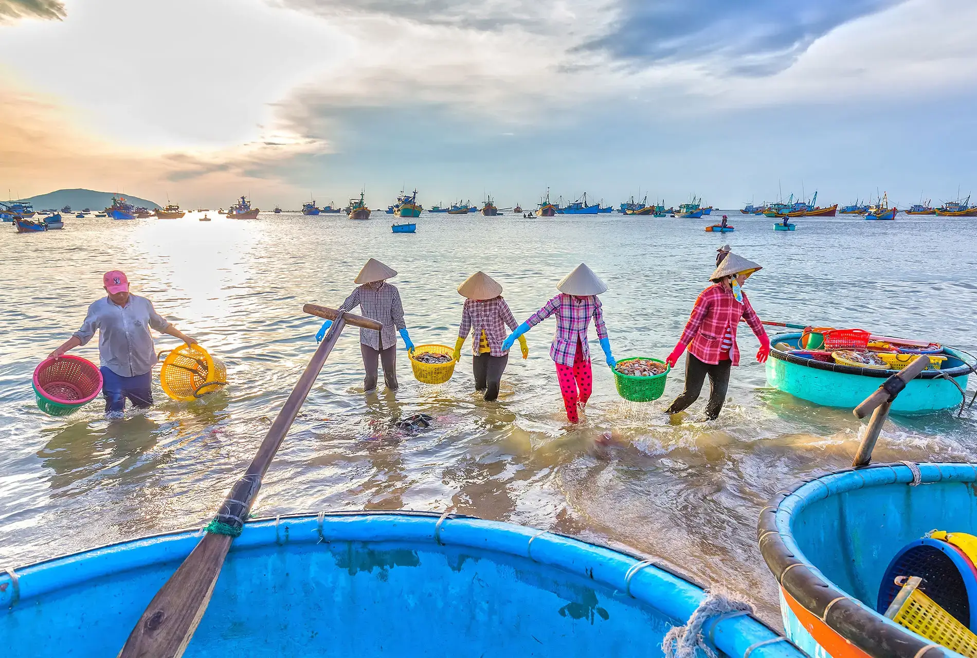 Bản hòa ca giữa đồi cát bay, làng chài và vườn thanh long: Mũi Né, Phan Thiết