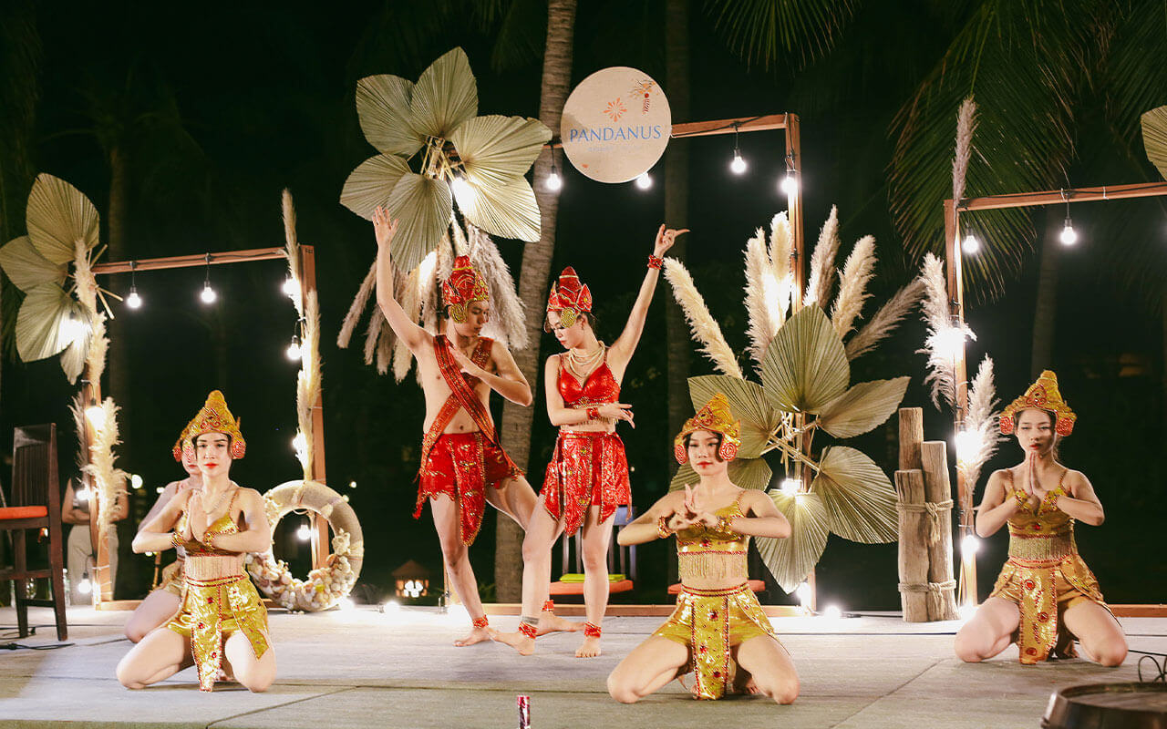 Discover Cham culture in Phan Thiet at Pandanus Resort Mui Ne – a tropical haven celebrating Cham cuisine, heritage, and coastal beauty.