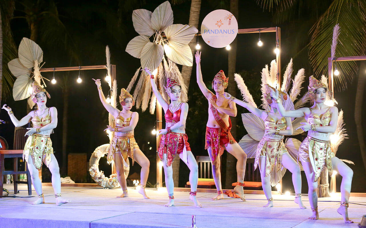 Discover Cham culture in Phan Thiet at Pandanus Resort Mui Ne – a tropical haven celebrating Cham cuisine, heritage, and coastal beauty.