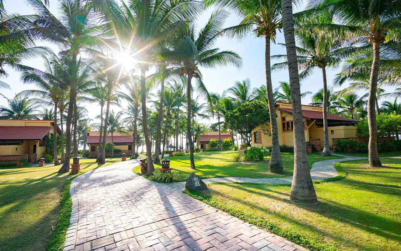 Pandanus Resort Enriching Oasis. Mui Ne is celebrated for its endless white sand dunes, towering coconut palms, and year-round sunshine. All of this natural beauty is gracefully reflected in the serene setting of Pandanus.