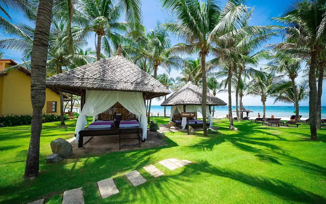 Pandanus Resort Enriching Oasis. Mui Ne is celebrated for its endless white sand dunes, towering coconut palms, and year-round sunshine. All of this natural beauty is gracefully reflected in the serene setting of Pandanus.