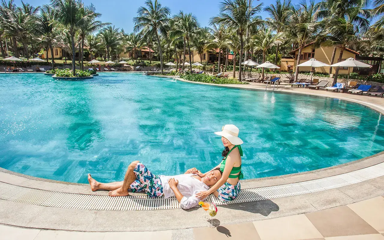 Pandanus Resort Enriching Oasis. Mui Ne is celebrated for its endless white sand dunes, towering coconut palms, and year-round sunshine. All of this natural beauty is gracefully reflected in the serene setting of Pandanus.