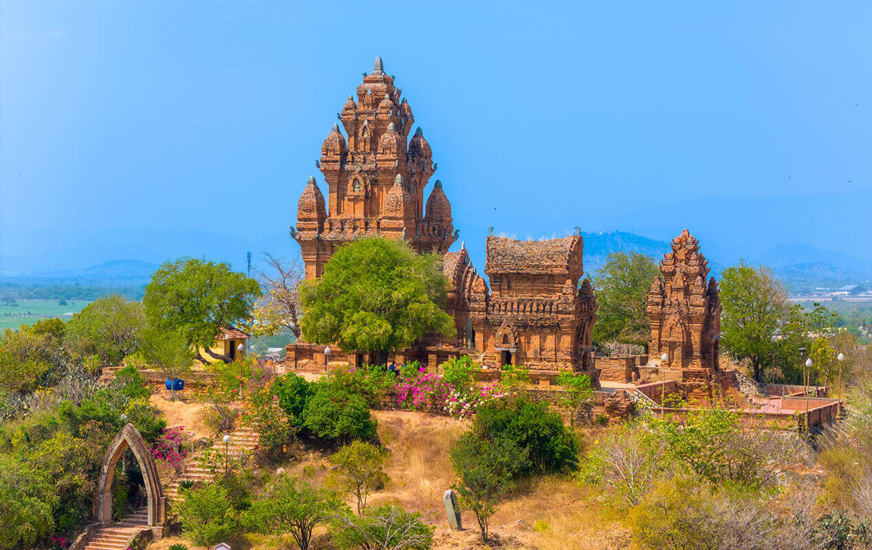 Tưng bừng Lễ hội Katê và khám phá sắc màu văn hóa Chăm cùng Pandanus Resort. Join the sacred Kate Festival and experience the cultural vibrancy of the Cham
