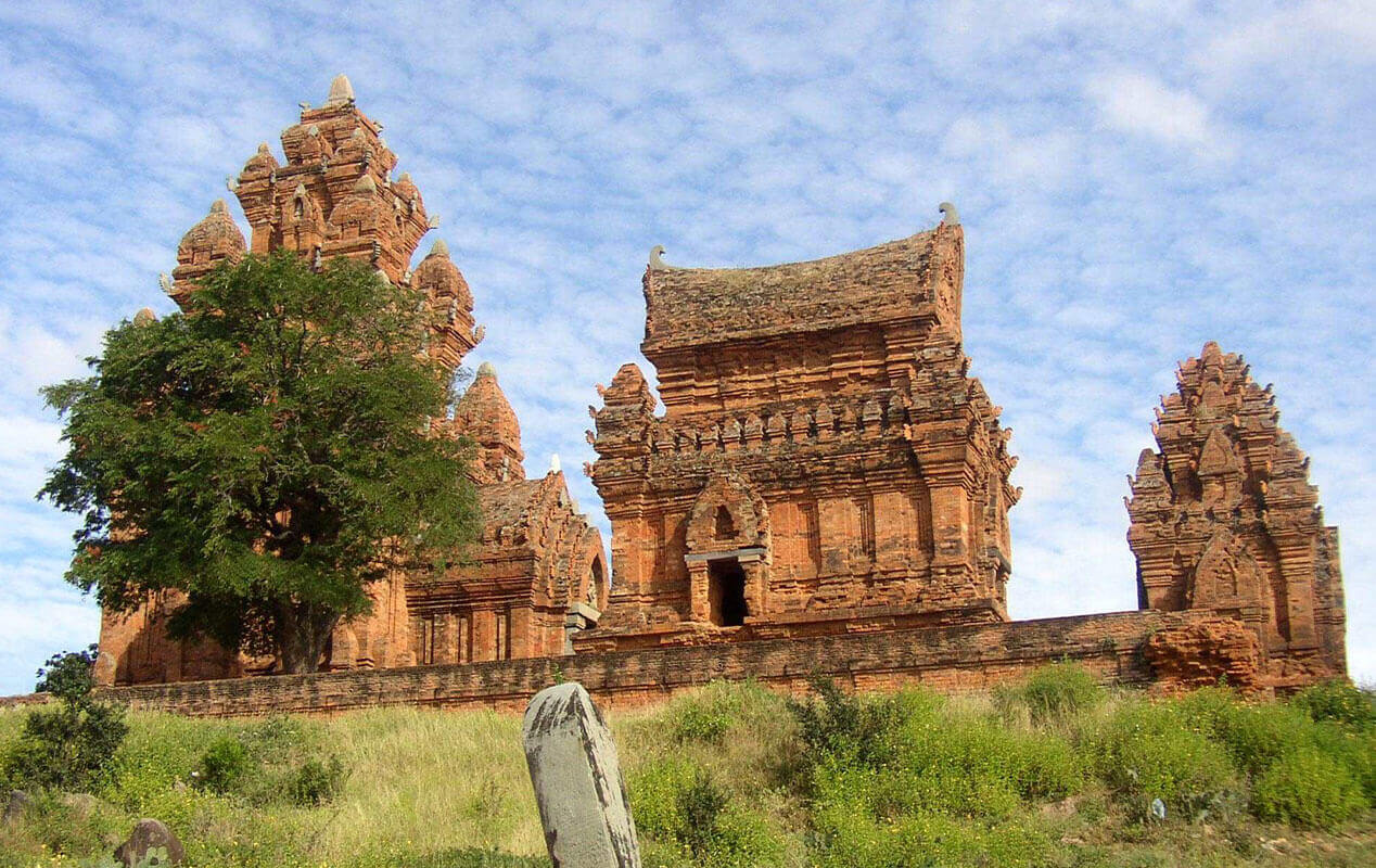 Tưng bừng Lễ hội Katê và khám phá sắc màu văn hóa Chăm cùng Pandanus Resort. Join the sacred Kate Festival and experience the cultural vibrancy of the Cham