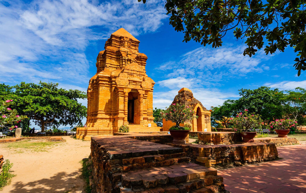 Tưng bừng Lễ hội Katê và khám phá sắc màu văn hóa Chăm cùng Pandanus Resort. Join the sacred Kate Festival and experience the cultural vibrancy of the Cham