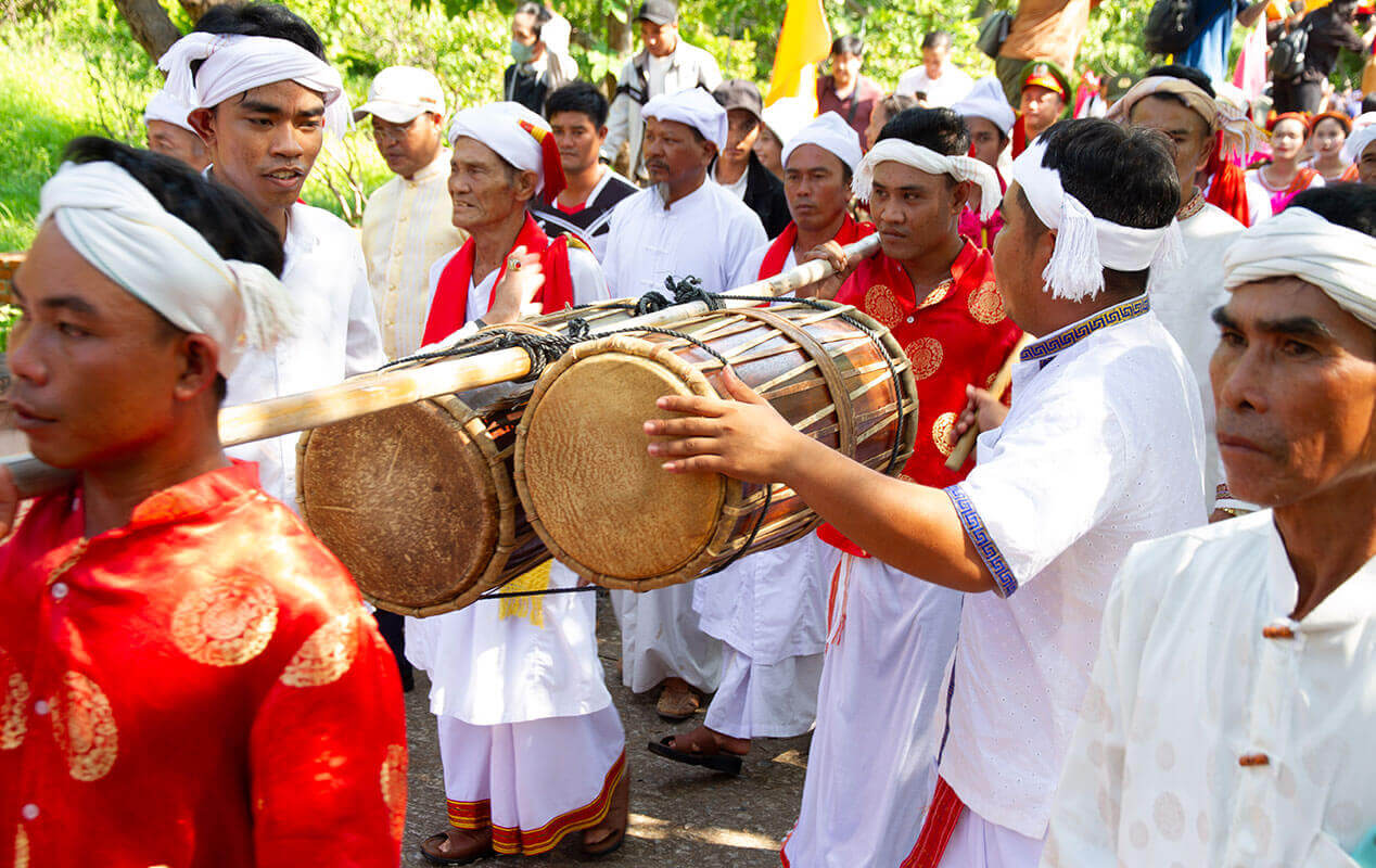 Tưng bừng Lễ hội Katê và khám phá sắc màu văn hóa Chăm cùng Pandanus Resort. Join the sacred Kate Festival and experience the cultural vibrancy of the Cham