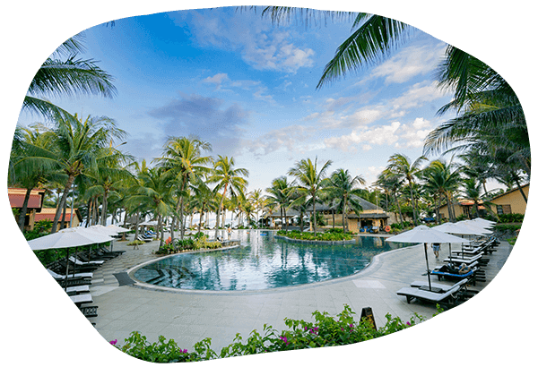 Mui Ne is celebrated for its endless white sand dunes, towering coconut palms, and year-round sunshine. All of this natural beauty is gracefully reflected in the serene setting of Pandanus.