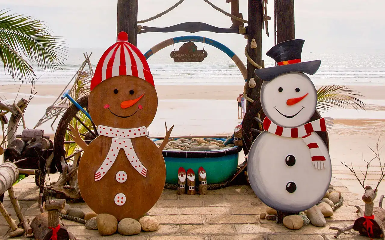 Christmas Eve by the Sea. Đêm Giáng Sinh Miền Biển. Embrace the Magic of the Festive Season by the Sea at Pandanus Resort.