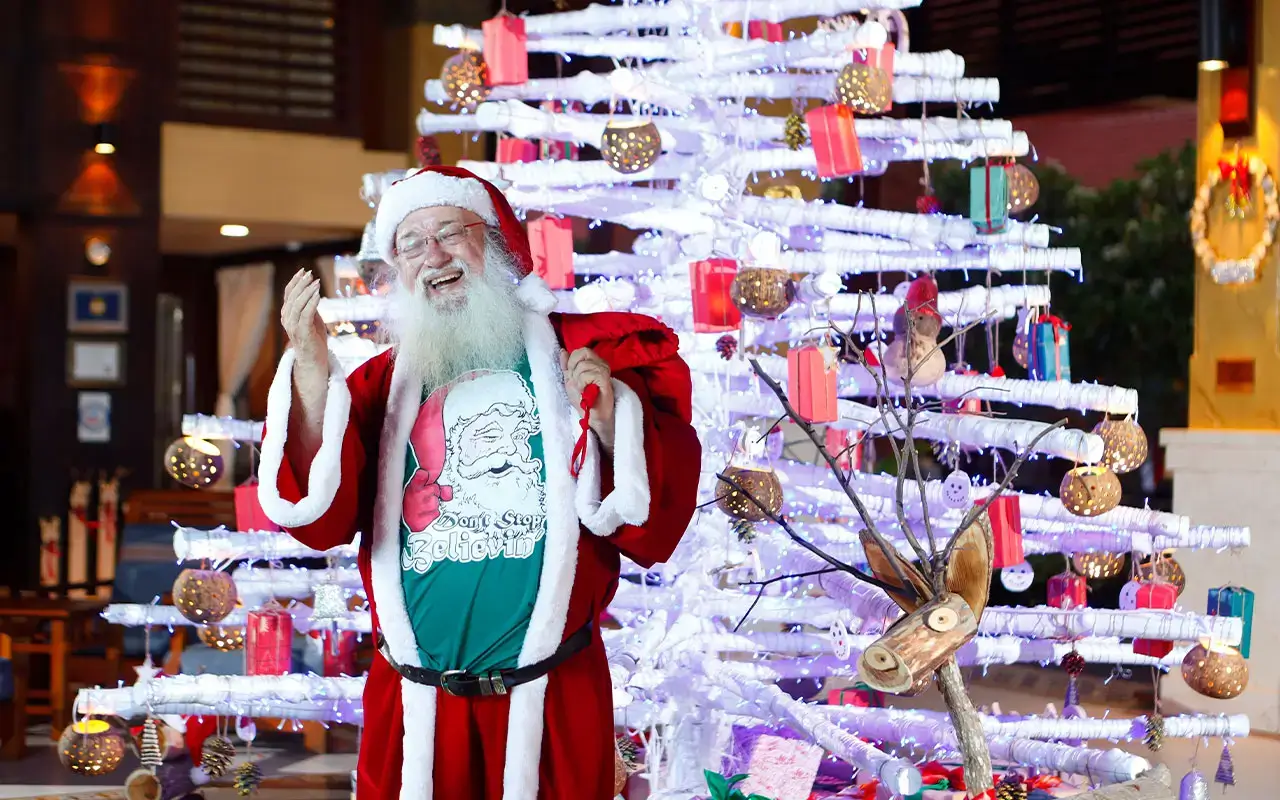 Christmas Eve by the Sea. Đêm Giáng Sinh Miền Biển. Embrace the Magic of the Festive Season by the Sea at Pandanus Resort.