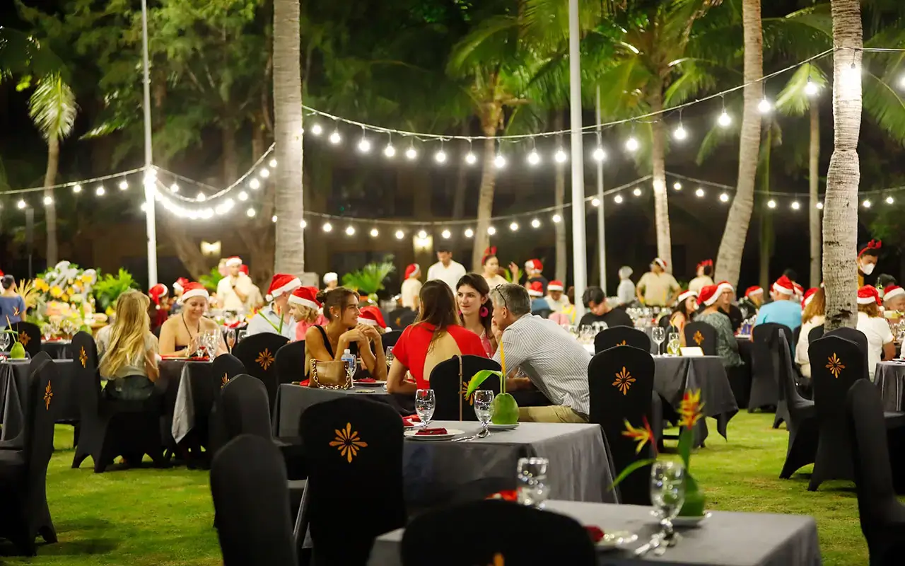 Christmas Eve by the Sea. Đêm Giáng Sinh Miền Biển. Embrace the Magic of the Festive Season by the Sea at Pandanus Resort.
