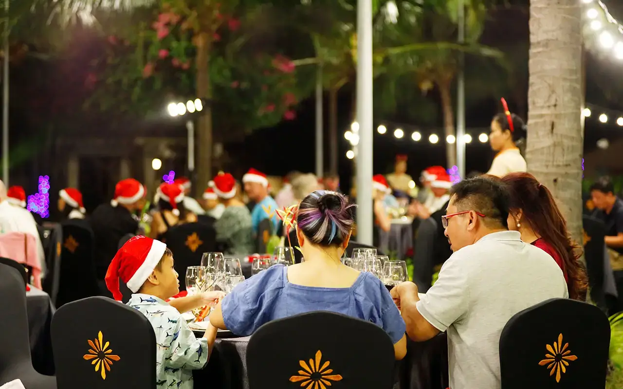 Christmas Eve by the Sea. Đêm Giáng Sinh Miền Biển. Embrace the Magic of the Festive Season by the Sea at Pandanus Resort.