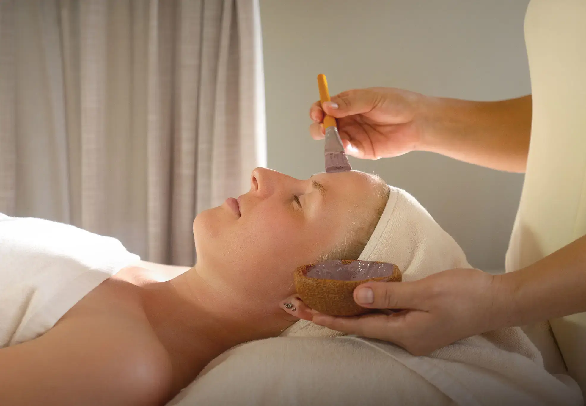 Hibiscus Spa 13 Pandanus Resort Hibiscus Spa, Hành trình đánh thức thân – tâm giữa lòng thiên nhiên. Relaxing spa experience by the sea in Mui Ne. Romantic couple spa packages at Hibiscus Spa Mui Ne. Wellness retreat and spa treatments at Pandanus Resort. Best beachfront spa experience in Mui Ne Vietnam