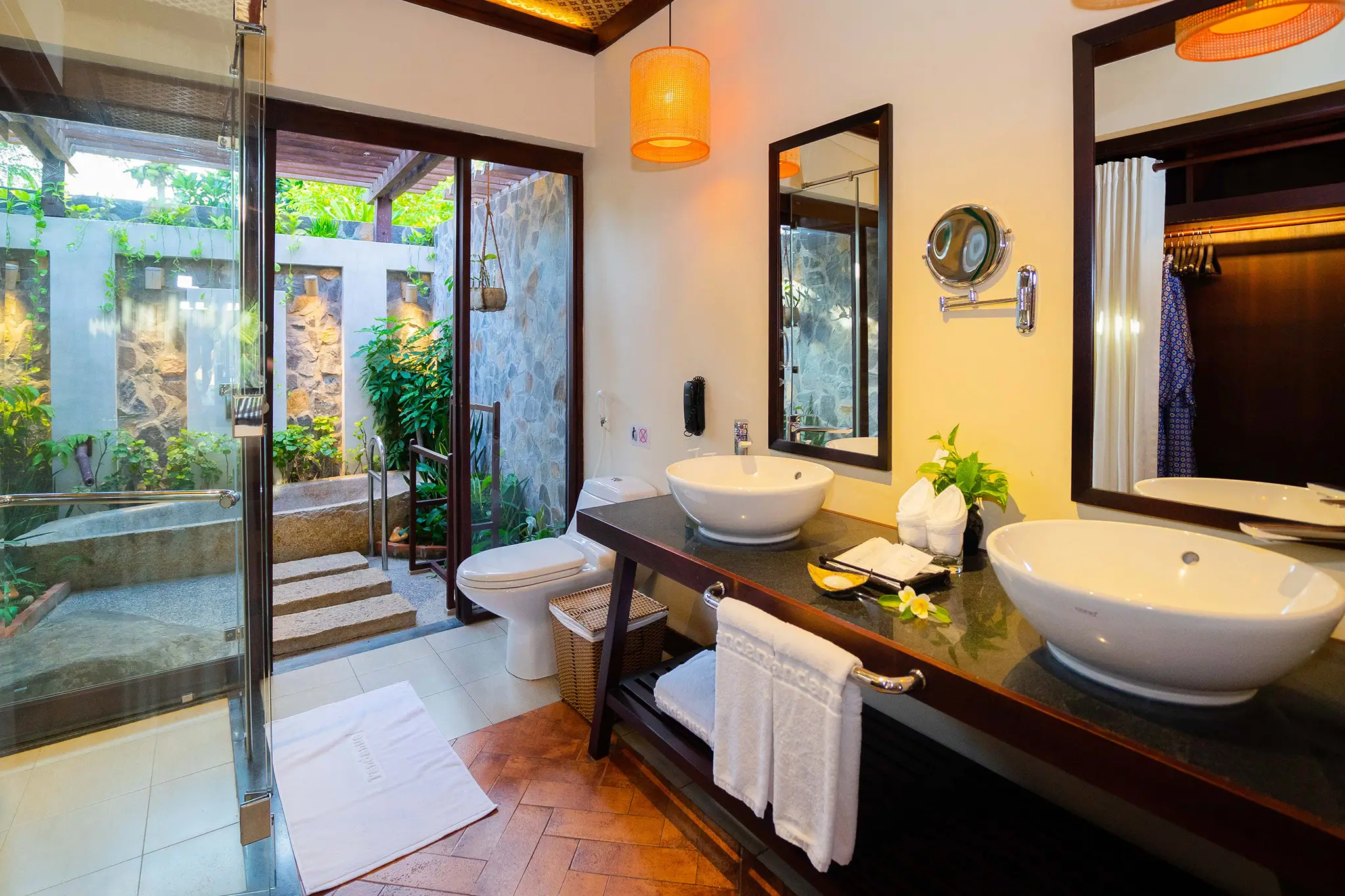 Late Spring Harmonies. The Gift of Time. Món quà tháng Ba. Lưu xuân, thời điểm bắt đầu cho một chương mới. Pandanus Resort