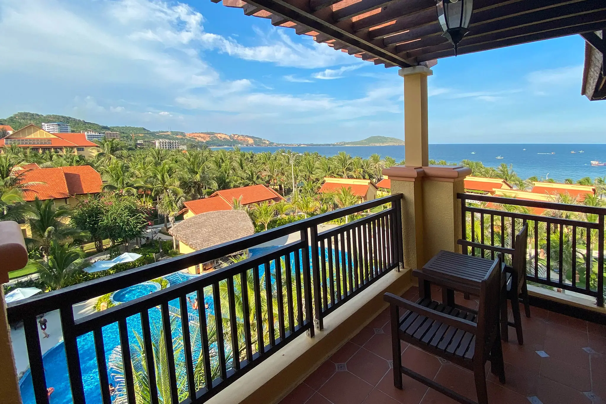 Late Spring Harmonies. The Gift of Time. Món quà tháng Ba. Lưu xuân, thời điểm bắt đầu cho một chương mới. Pandanus Resort