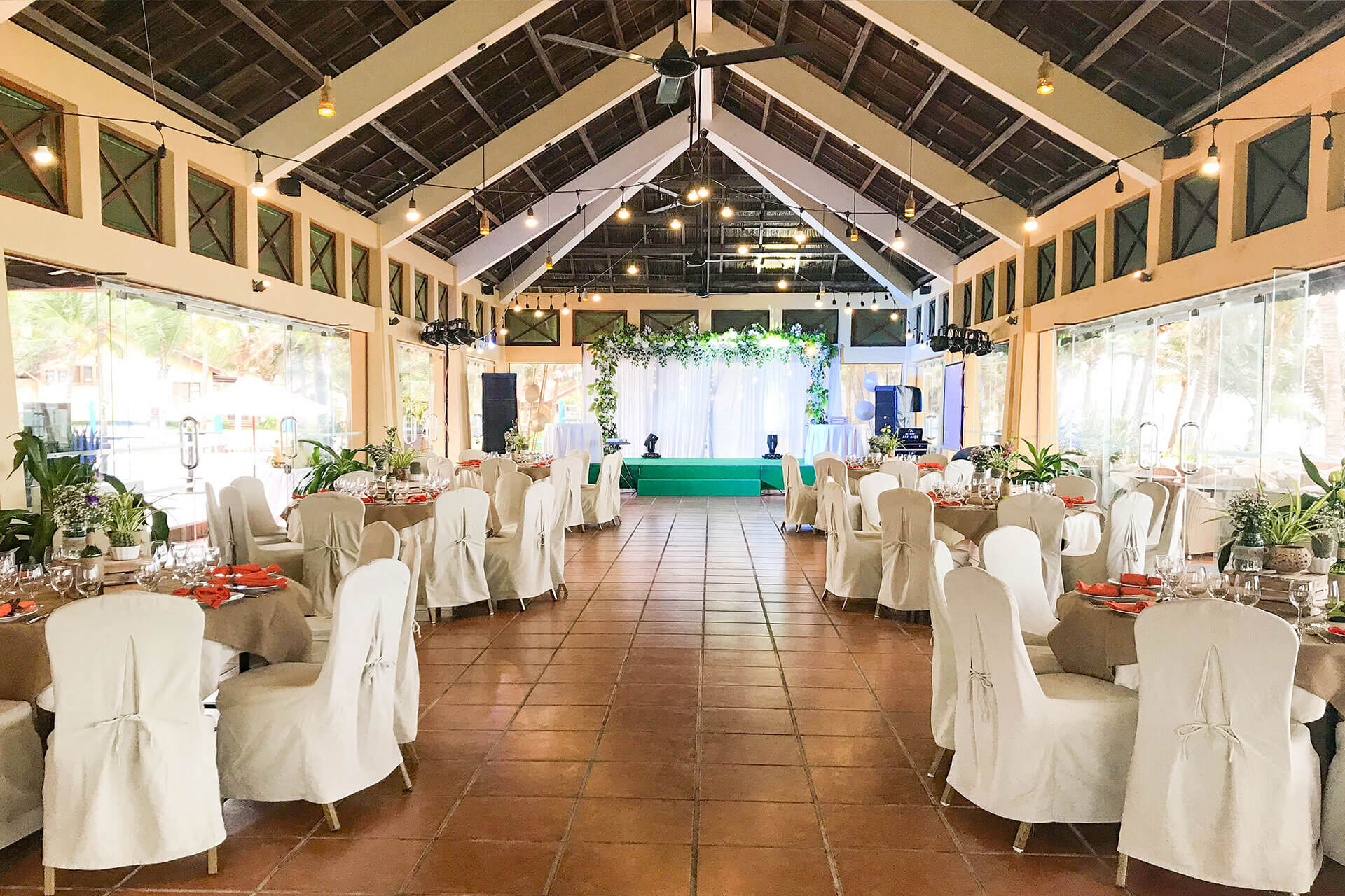 Your magical wedding, brought to life at Pandanus. Pandanus offers the perfect seaside venue to celebrate your dream wedding.
