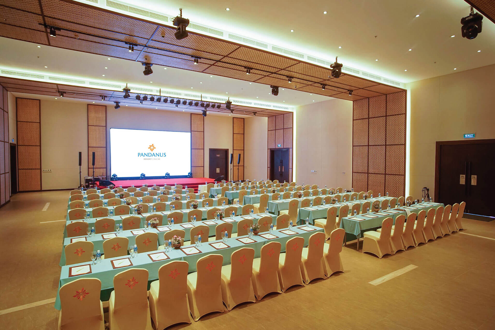 Meetings & Events Our Champa Centre has more than 650 square metres of space to accommodate up to 500 guests, with several possibilities to suit groups as small as ten.