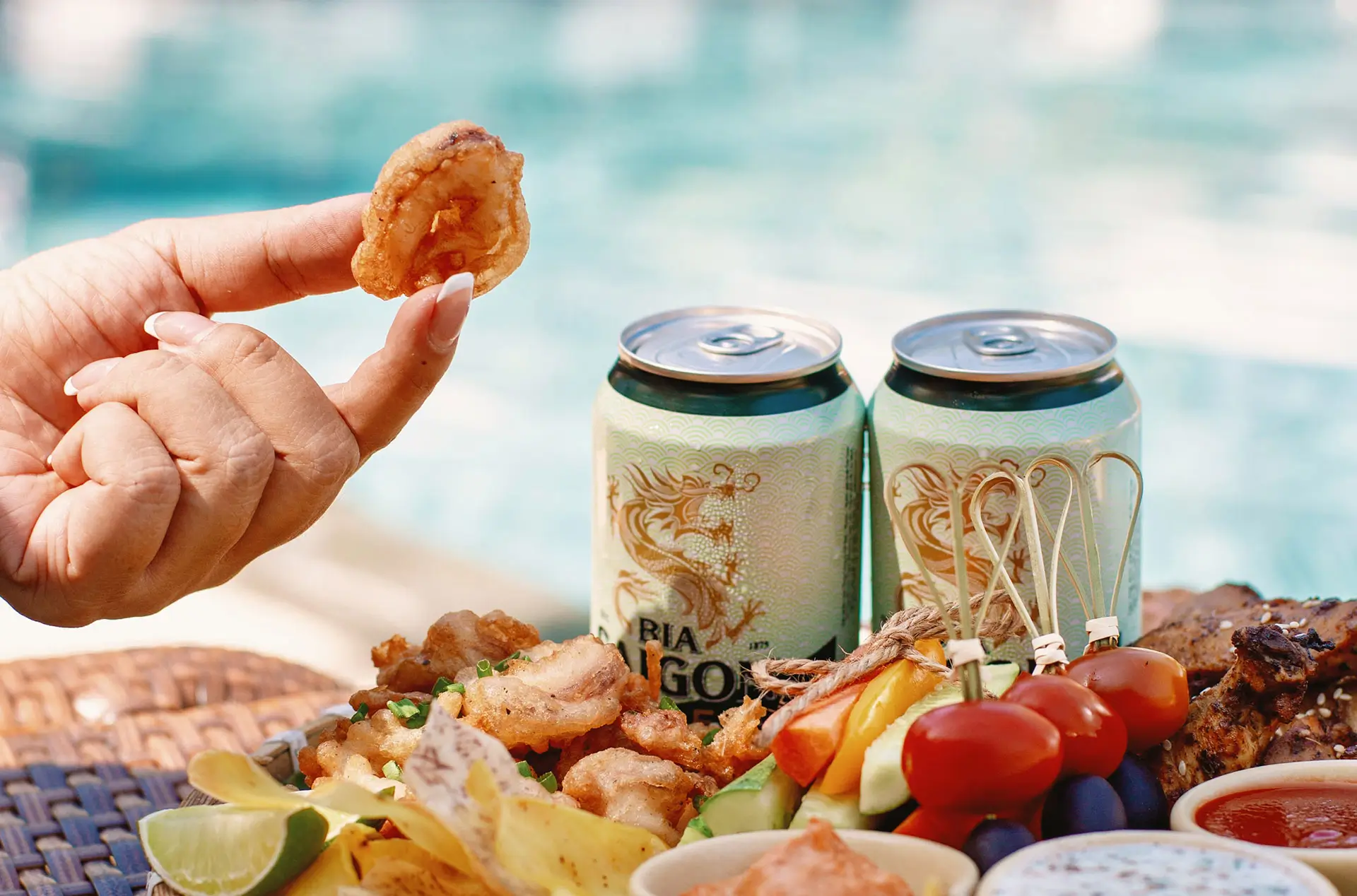 Snack and Sip. Thực đơn tán gẫu: hai ly bia ướp lạnh, combo ba món nhắm đặc sản đậm đà vị biển: gà nướng mật ong, mực chiên giòn, khoai lang chiên, Sun Terrace. Golden sunlight glimmers softly across the pool as summer slowly settles in. The Chat-and-Chill Set