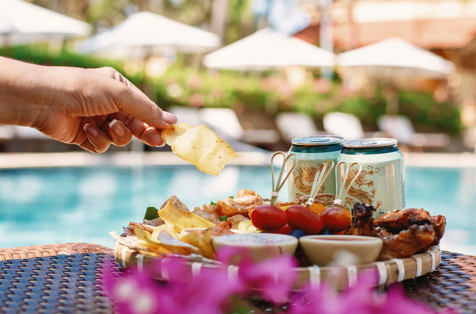 Snack and Sip Snack and Sip. Cool down with chilled beers or coconuts and sea-inspired snacks after a day in the sun. Gác lại nắng gió, tận hưởng bia hoặc dừa tươi ướp lạnh và các món nhắm đậm đà vị biển.
