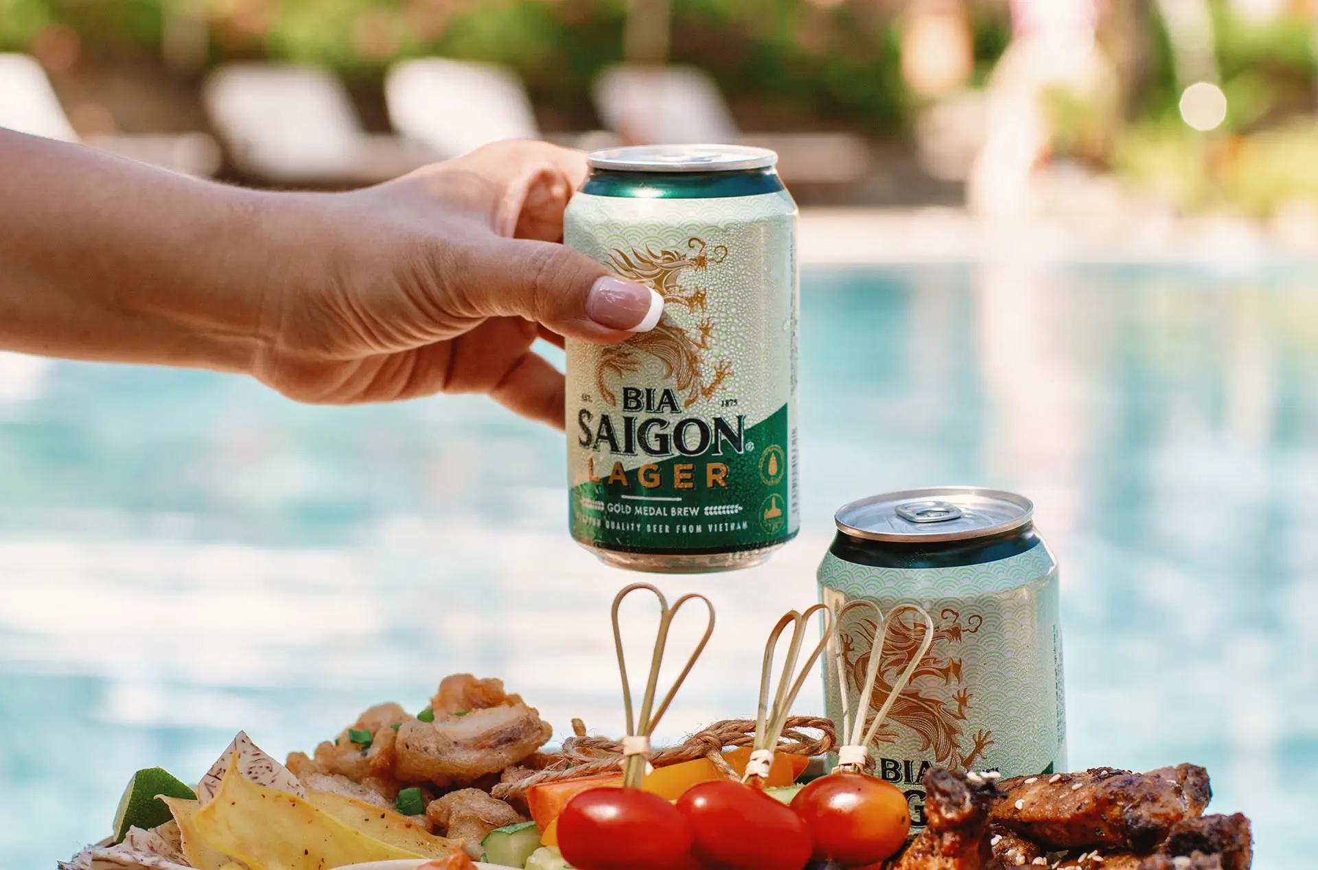 Snack and Sip Snack and Sip. Cool down with chilled beers or coconuts and sea-inspired snacks after a day in the sun. Gác lại nắng gió, tận hưởng bia hoặc dừa tươi ướp lạnh và các món nhắm đậm đà vị biển.