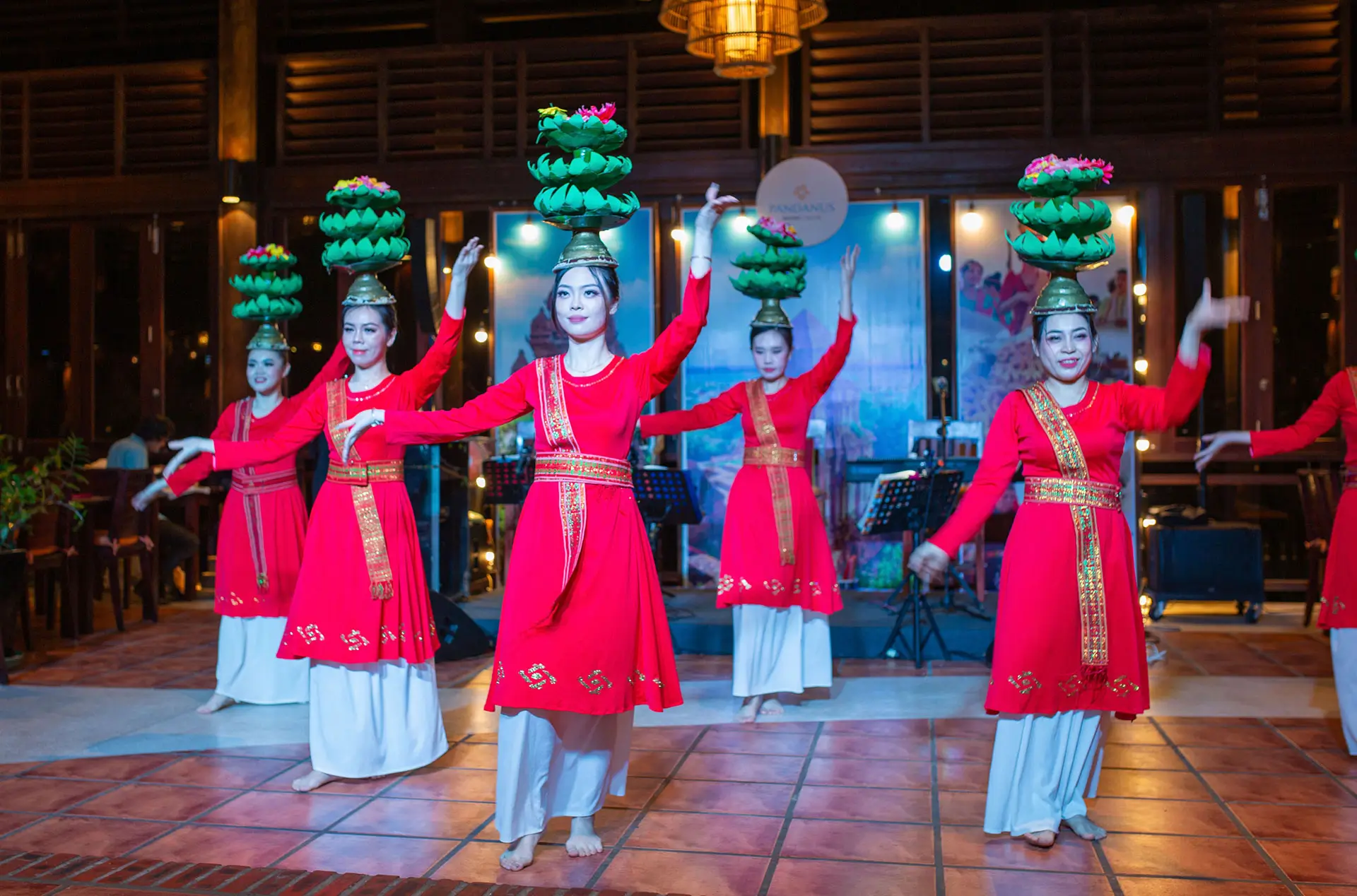 Rhythm of Cham 12 Pandanus Resort Cham Heritage Night. Trải nghiệm ẩm thực và văn hóa Chăm. Authentic Cham Cuisine & Cultural Performance